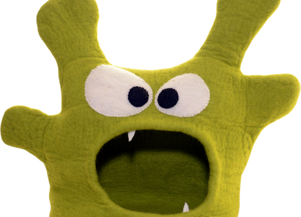 Grünes Monster in Höhle mit mystischem Dharma-Karma-Design