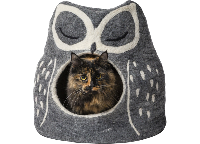 Handgefertigte graue Eulenfigur aus Holz für die perfekte Dekoration