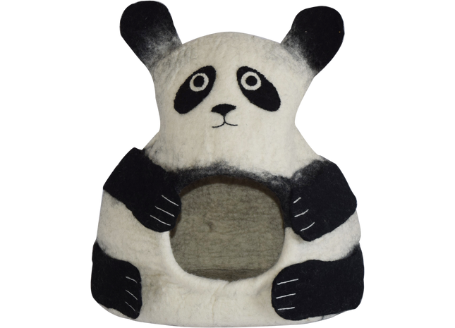 Schwarzer und weisser Panda in der Dharma-Karma-Höhle