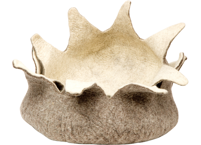 Handgeflochtener Korb in natürlicher Weisstönung für stilvolle Aufbewahrung