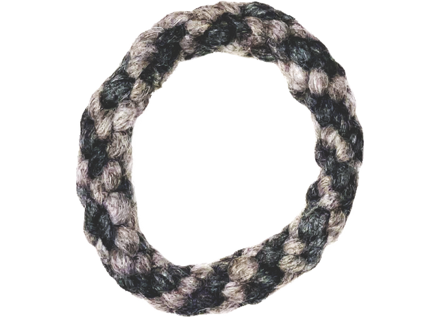 Handgefertigter Seilring in Naturgrau für einen lässigen Look