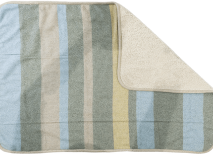 Grüne Decke von Jack and Vanilla, perfekt zum Reviven deines Wohnraums