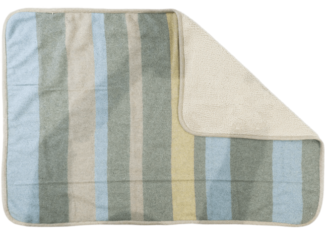 Grüne Decke von Jack and Vanilla, perfekt zum Reviven deines Wohnraums