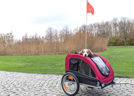 Schwarzer und roter Fahrradanhänger von Trixie für Haustiere