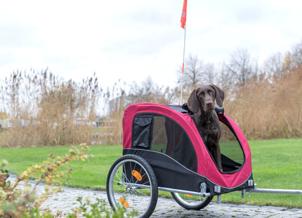 Schwarzer und roter Fahrradanhänger von Trixie für Haustiere