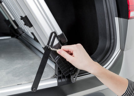 Schützendes Universal-Heckgitter in Silber-Schwarz von Trixie