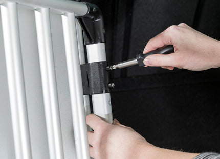 Schützendes Universal-Heckgitter in Silber-Schwarz von Trixie