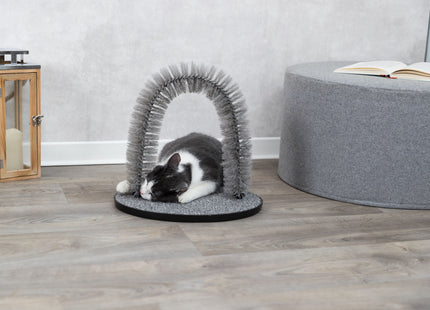 Katzengrauer Massage- und Fellpflegebogen von Trixie für glückliche Katzen