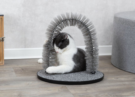 Katzengrauer Massage- und Fellpflegebogen von Trixie für glückliche Katzen