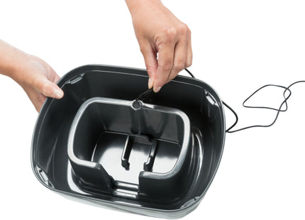 Trinkbrunnen für Katzen in Grau-Weiss mit polygonalem Design