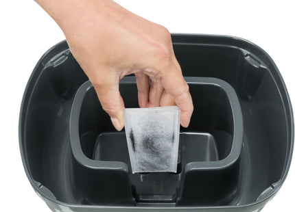 Trinkbrunnen für Katzen in Grau-Weiss mit polygonalem Design