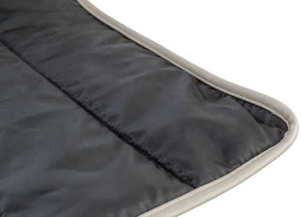 Stilvolle Reisedecke in Hellgrau mit Kunstlederbesatz von Trixie