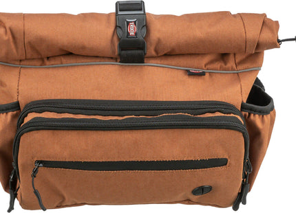 Rostfarbene Rolltop-Hüfttasche von Trixie - praktisch und stylisch unterwegs