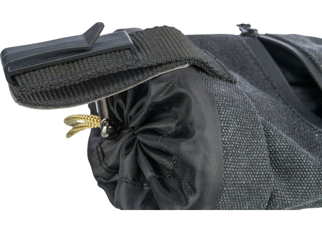 Schwarze Snack-Tasche von Trixie für unterwegs mit nordischem Flair