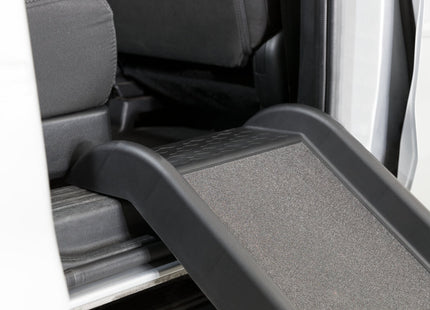 Schwarze Hunderampe von Trixie für einfaches Auf- und Absteigen