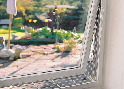 Schützen Sie Ihre Katze mit dem weissen Trixie Kippfenster-Schutzgitter